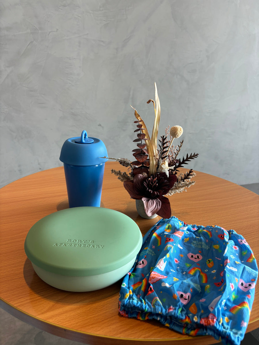 Elevate, stash, pack your 2 in 1 dog bowls made from food grade silicone for mess free dog dining. Elevate for older dogs or medical conditions to ease swallowing and reduce neck strain. Great for IVDD and senior pets. Or those with long ears. Based in UAE