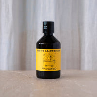 Organic dog shampoo with lavender, coconut oil, and chamomile – extra mild, pH-balanced, vegan, and safe for sensitive skin